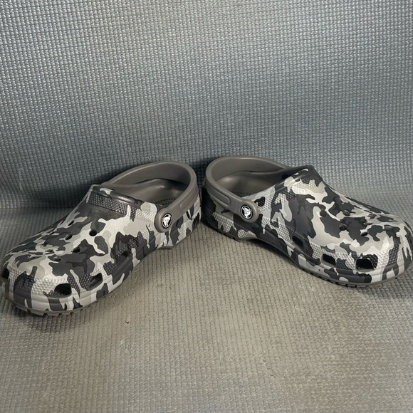 CROCS Classic Clogs Camo Big Kid Size 6 - Picture 4 of 9
